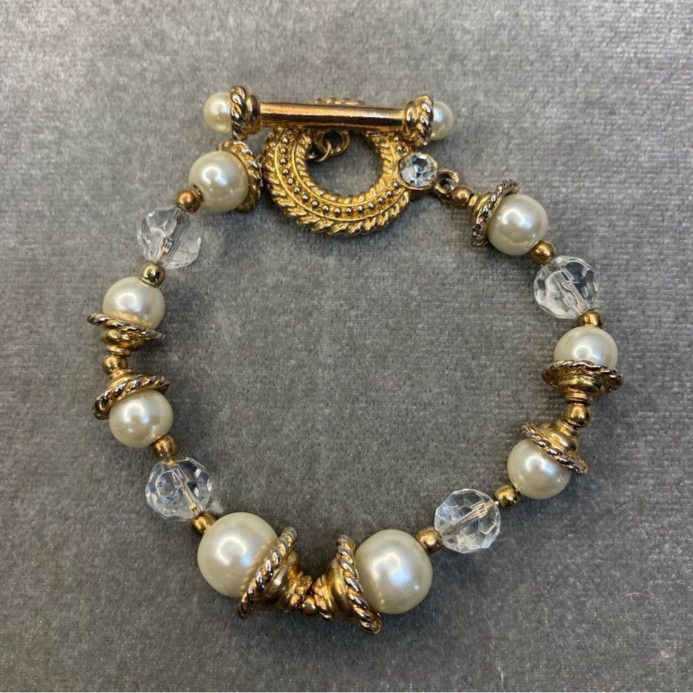 Faux pearl clear beaded gold tone bracelet